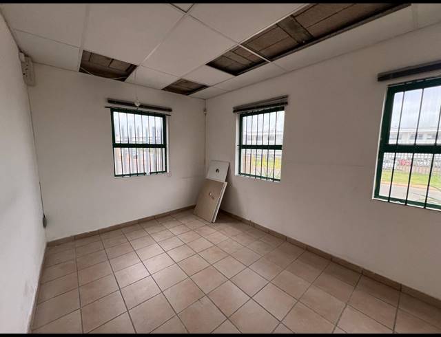 300M² WAREHOUSE TO LET IN LASER PARK